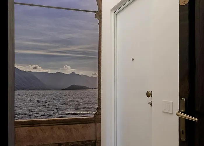Exclusive - Center - - Near Station * Como